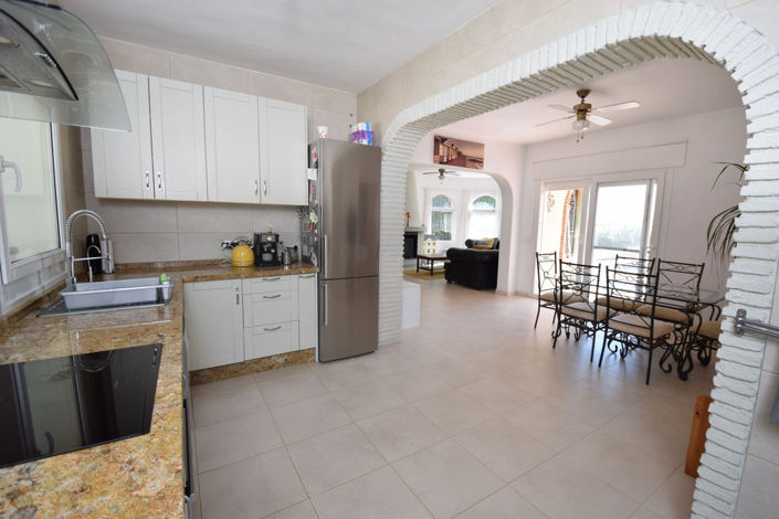 Image No.19-3 Bed Property for sale