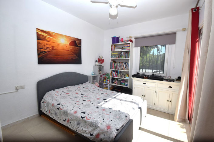 Image No.25-3 Bed Property for sale