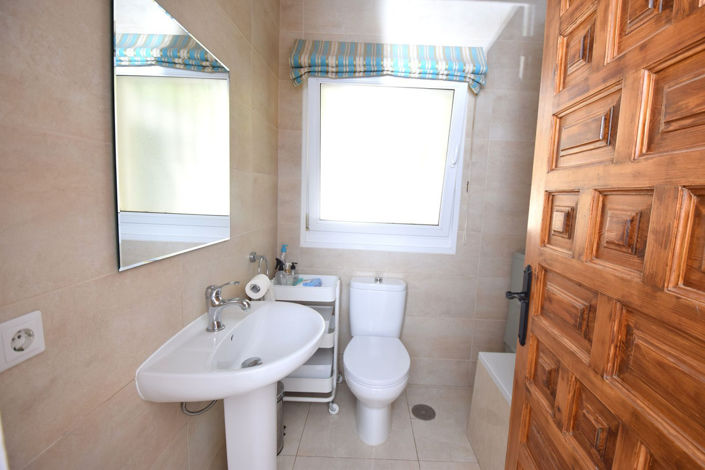 Image No.27-3 Bed Property for sale