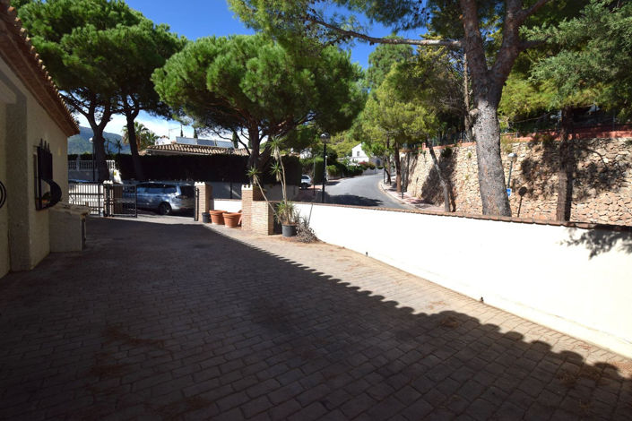Image No.33-3 Bed Property for sale