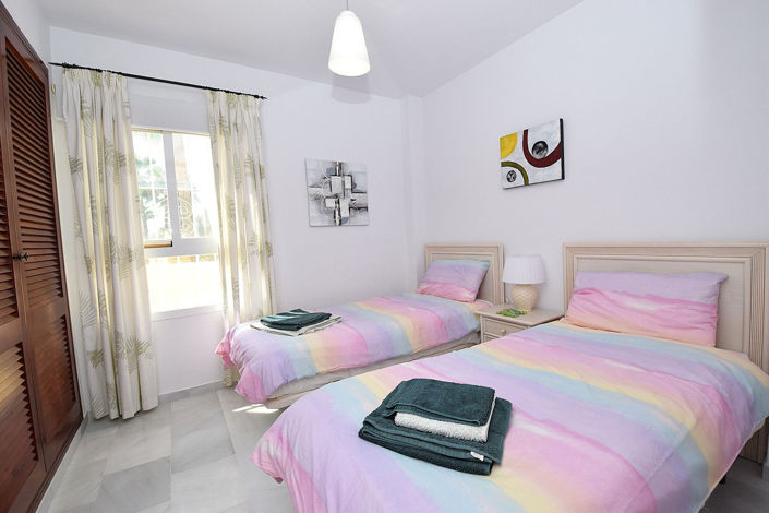 Image No.17-3 Bed Property for sale