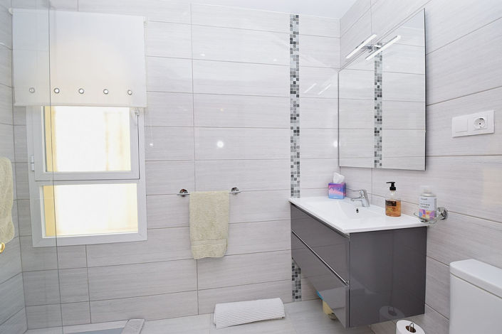 Image No.18-3 Bed Property for sale