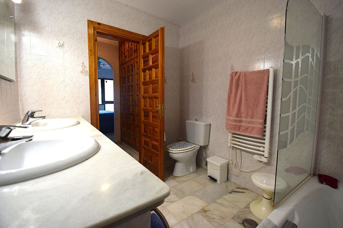 Image No.23-2 Bed Property for sale