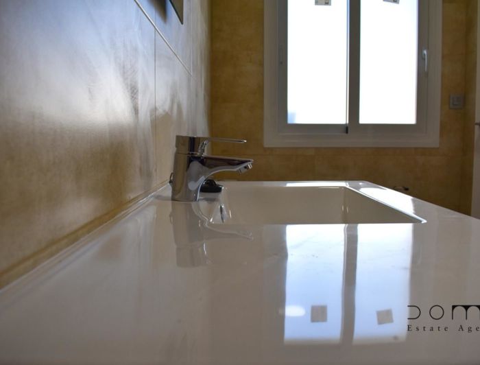 Image No.11-3 Bed Property for sale