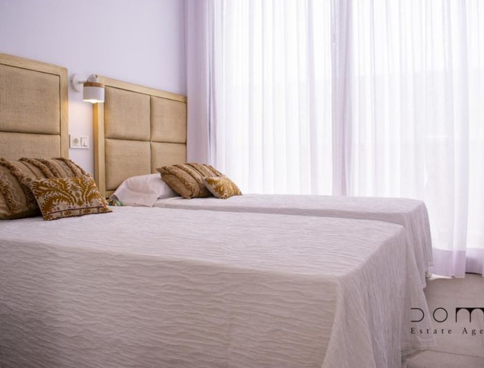 Image No.14-3 Bed Property for sale