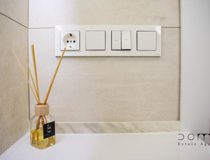 Image No.18-3 Bed Property for sale