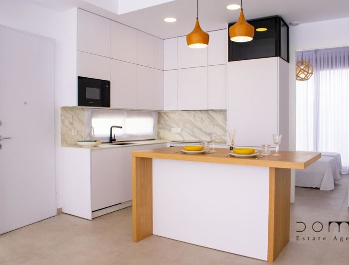 Image No.8-3 Bed Property for sale