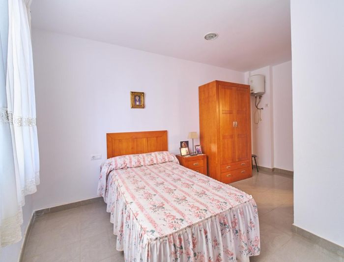 Image No.11-5 Bed Townhouse for sale