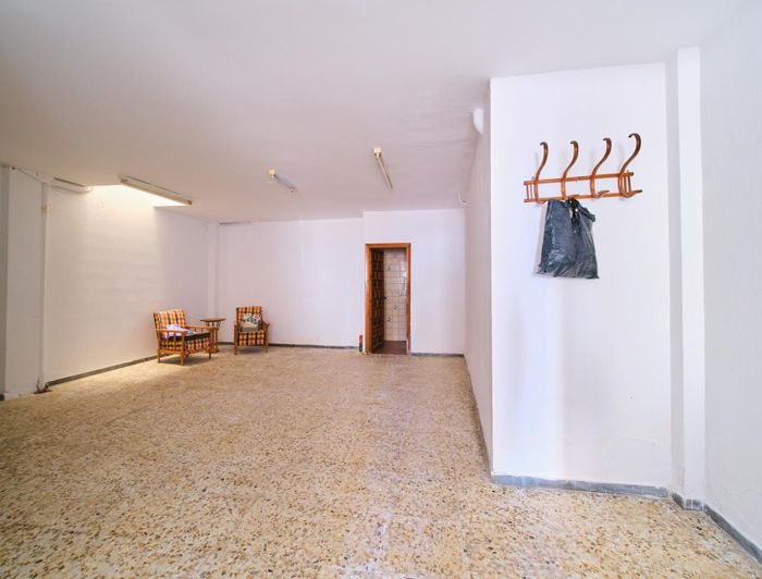 Image No.28-5 Bed Townhouse for sale