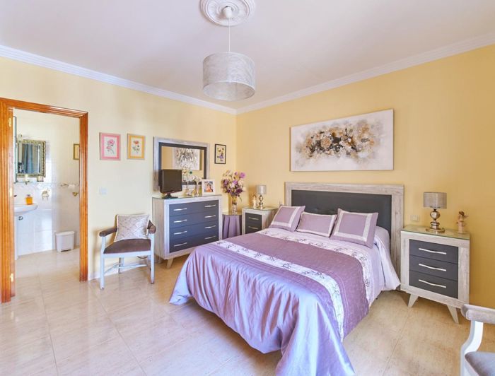 Image No.15-3 Bed Townhouse for sale