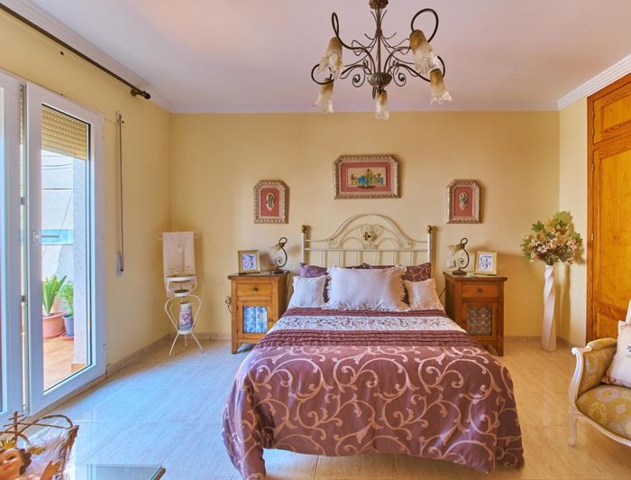 Image No.23-3 Bed Townhouse for sale