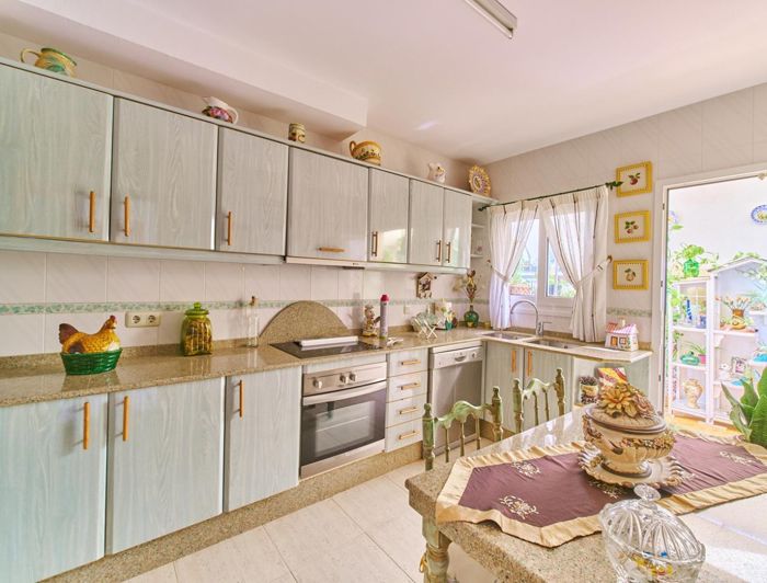 Image No.9-3 Bed Townhouse for sale