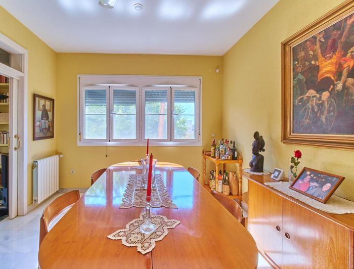 Image No.27-4 Bed Property for sale