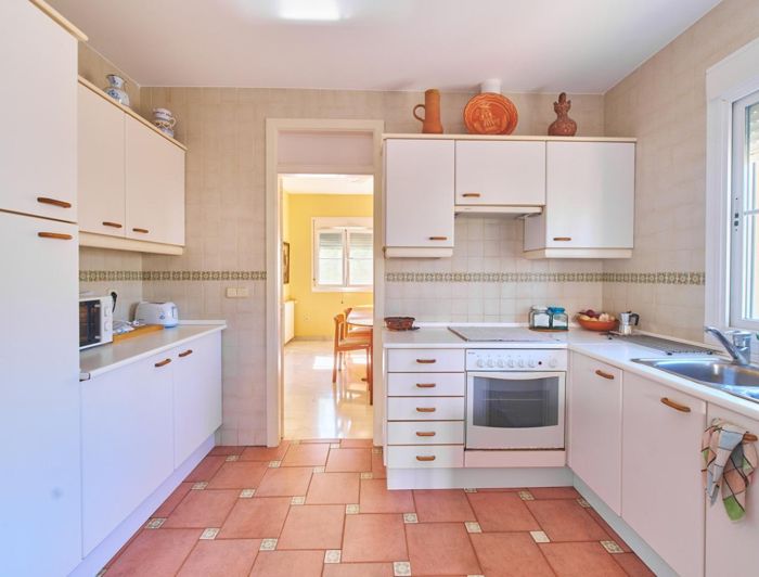 Image No.30-4 Bed Property for sale