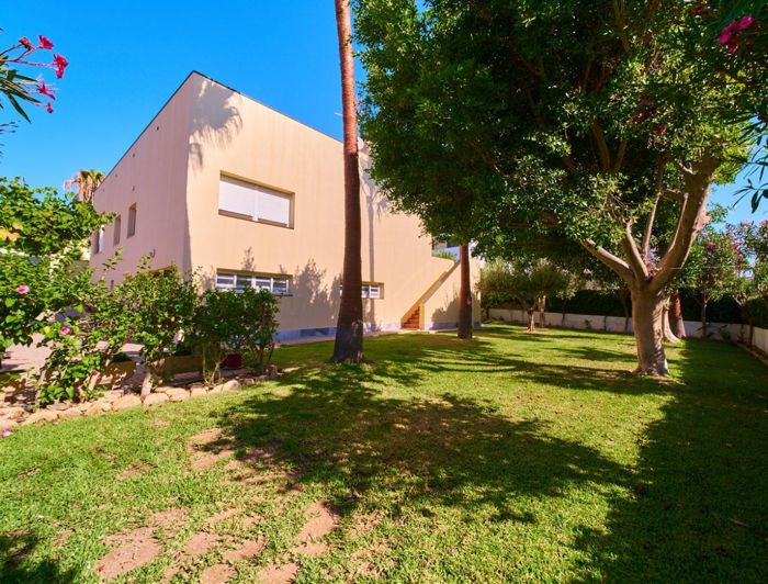 Image No.2-4 Bed Property for sale