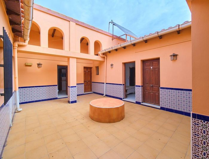 Image No.11-9 Bed Commercial for sale