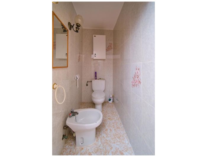 Image No.13-6 Bed Townhouse for sale