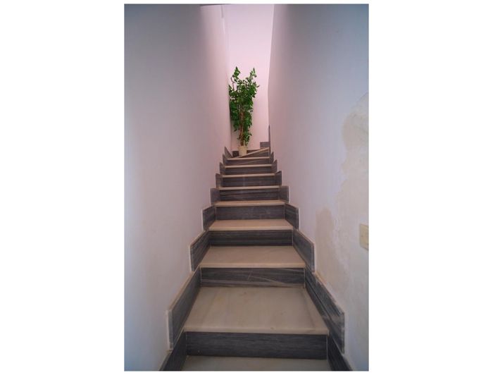 Image No.16-6 Bed Townhouse for sale