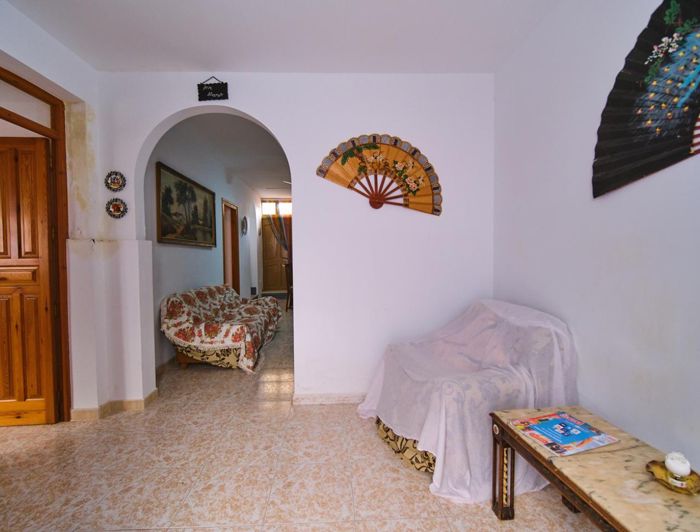 Image No.23-6 Bed Townhouse for sale