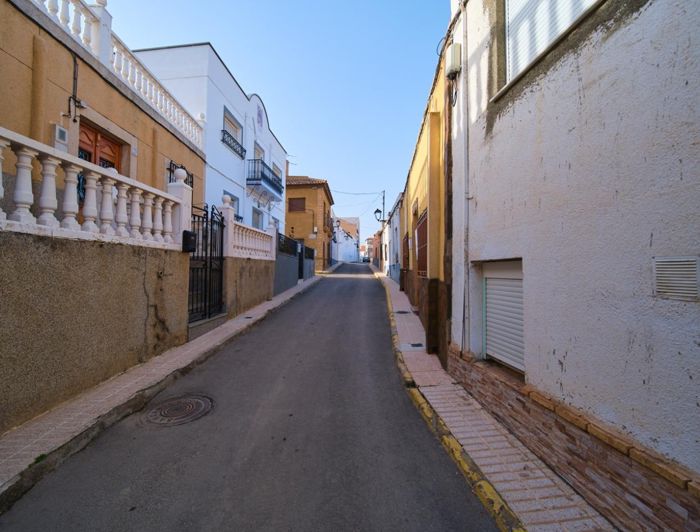 Image No.27-6 Bed Townhouse for sale