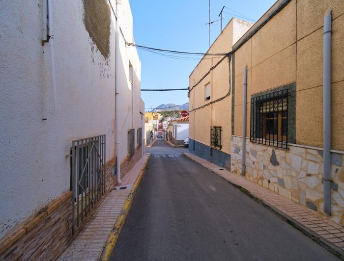 Image No.28-6 Bed Townhouse for sale