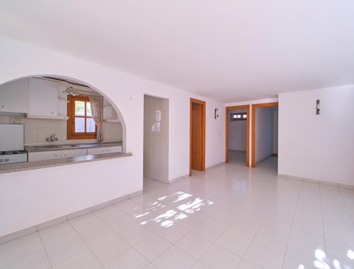 Image No.12-5 Bed Property for sale