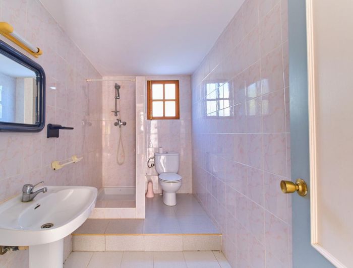 Image No.14-5 Bed Property for sale