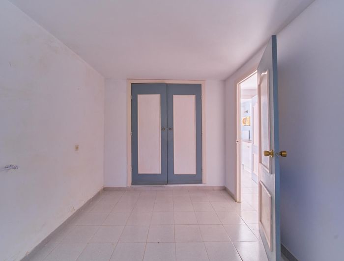 Image No.15-5 Bed Property for sale