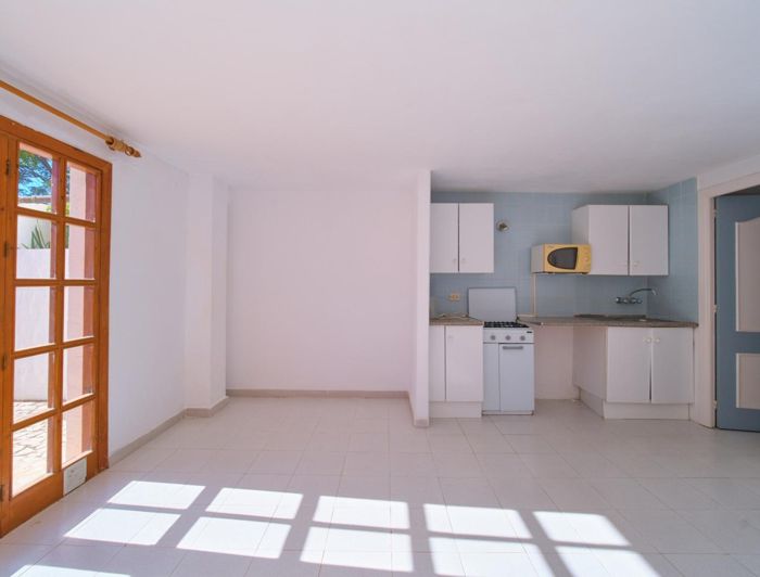 Image No.17-5 Bed Property for sale