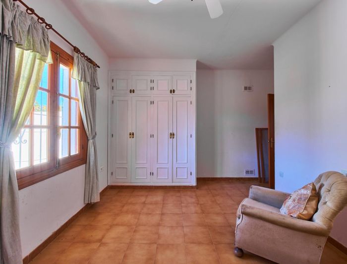 Image No.23-5 Bed Property for sale