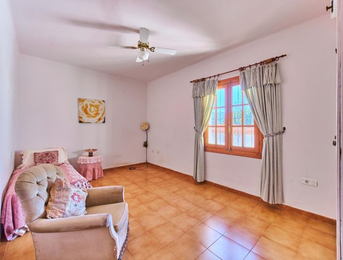 Image No.24-5 Bed Property for sale