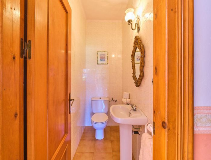 Image No.25-5 Bed Property for sale