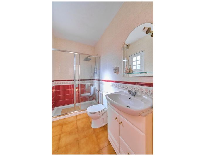 Image No.28-5 Bed Property for sale