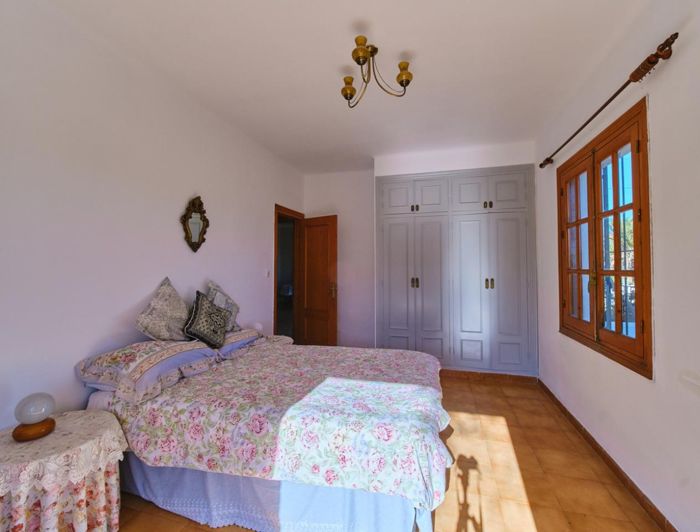 Image No.29-5 Bed Property for sale