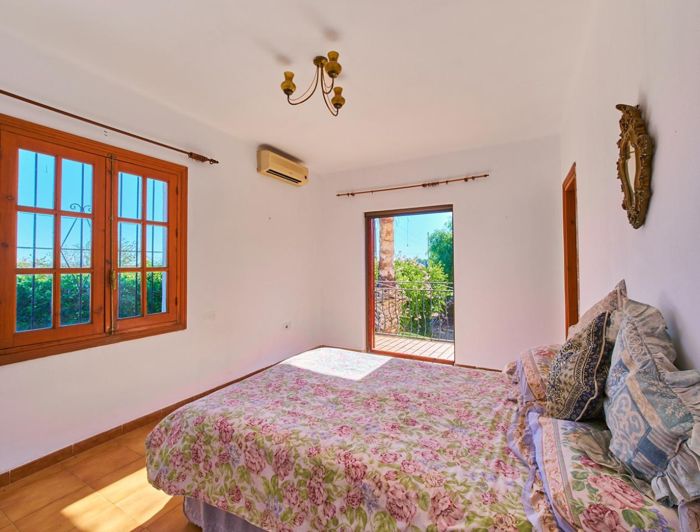 Image No.32-5 Bed Property for sale