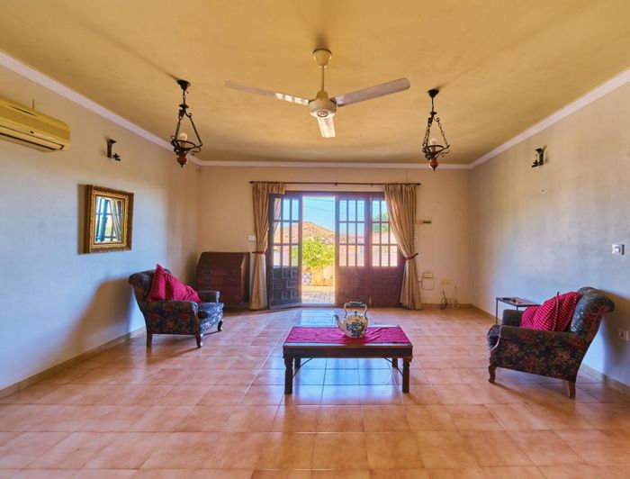 Image No.38-5 Bed Property for sale