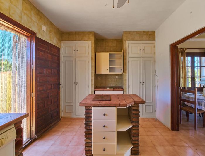 Image No.40-5 Bed Property for sale