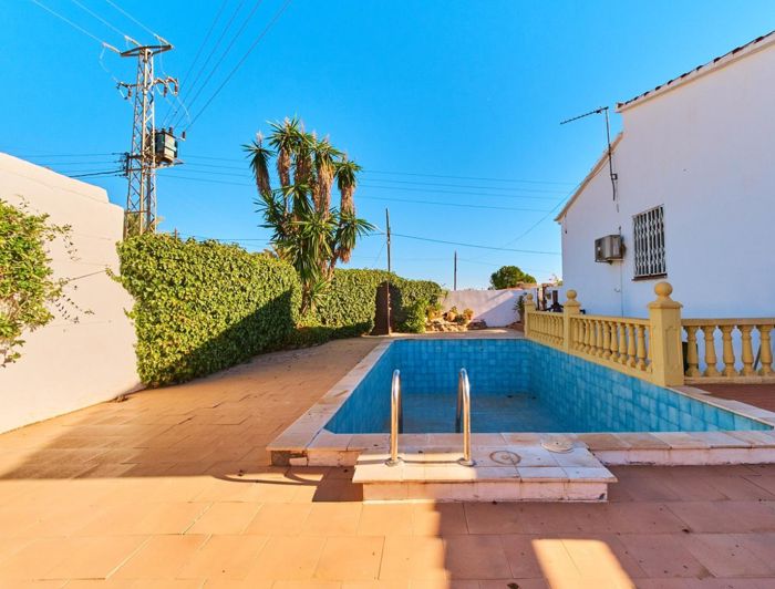 Image No.46-5 Bed Property for sale