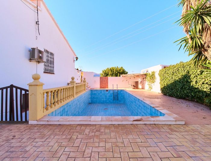 Image No.50-5 Bed Property for sale