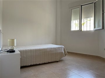 3248198-659fa589