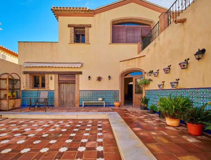 Image No.20-5 Bed Property for sale