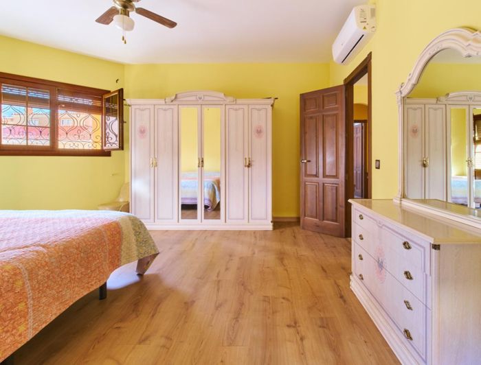 Image No.37-5 Bed Villa for sale
