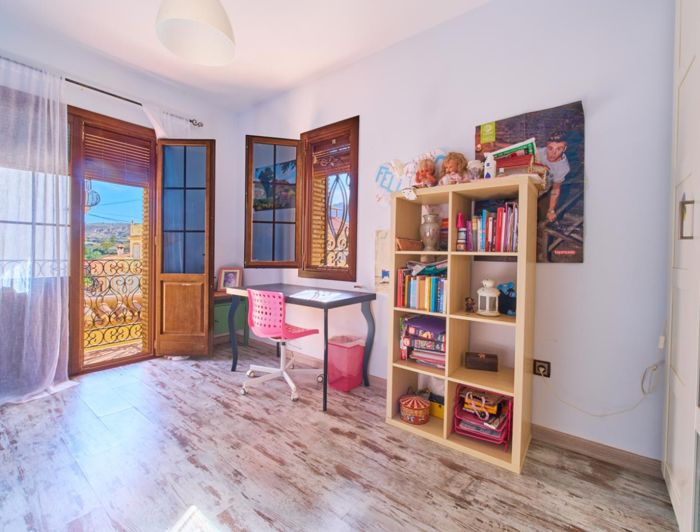 Image No.49-5 Bed Property for sale