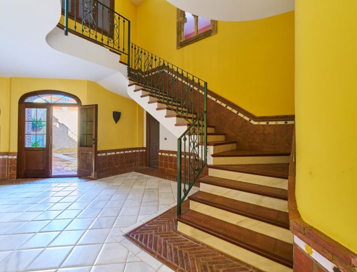 Image No.6-5 Bed Villa for sale