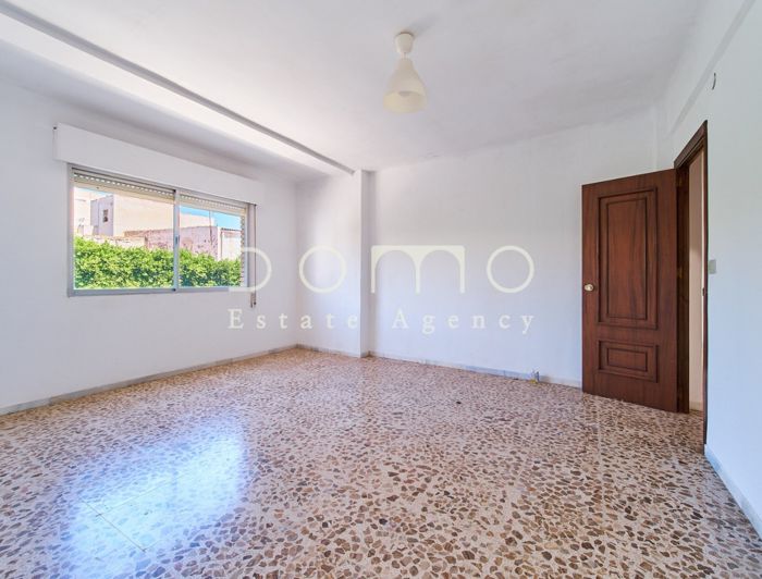 Image No.20-3 Bed Townhouse for sale