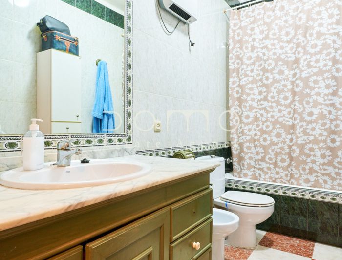 Image No.15-3 Bed Property for sale