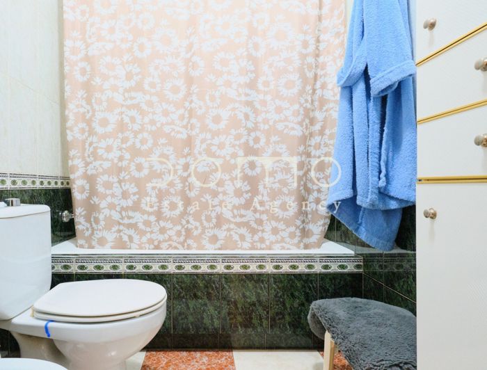 Image No.17-3 Bed Property for sale