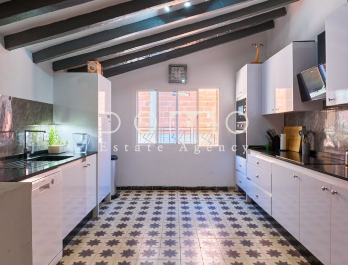 Image No.20-6 Bed Property for sale