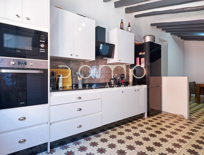 Image No.21-6 Bed Property for sale