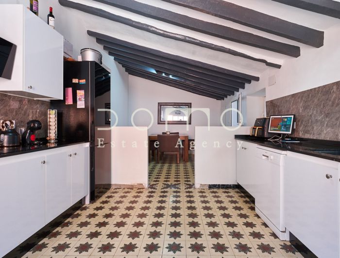 Image No.23-6 Bed Property for sale